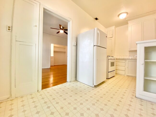 Building Photo - 836 Sanborn Ave Unit 320 Rental