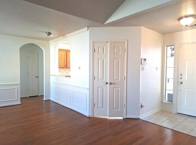 Photo - 17124 Gleneagle Dr S