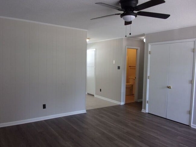 2 Bedroom 1 Bath Ground Floor Apartment