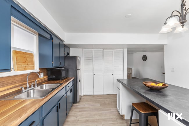 Photo - 2630 Sherwood St SW