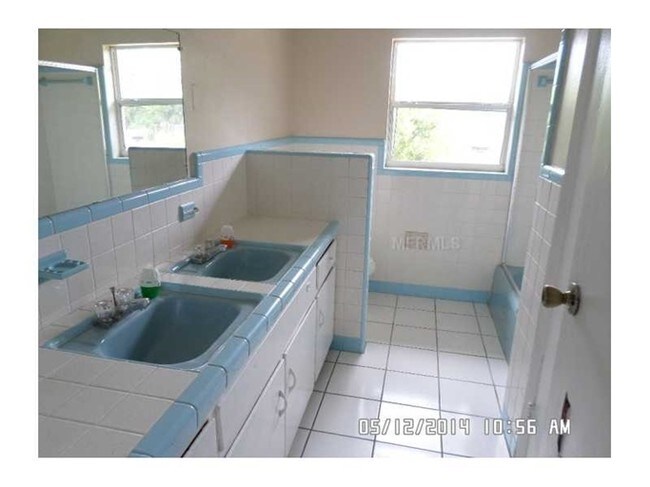 Photo - 1811 Hacienda Way