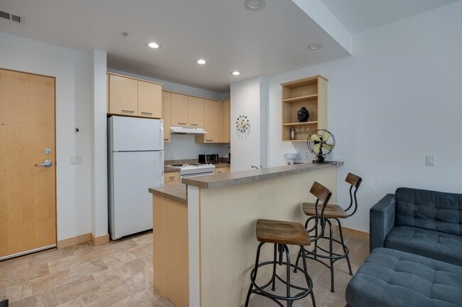 Photo - 309 W Washington Ave