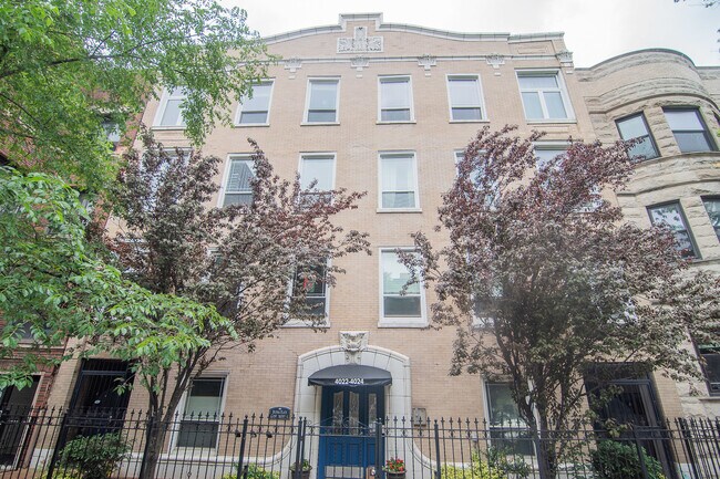 Photo - 4022 N Clarendon Ave Unidad 401 Rental
