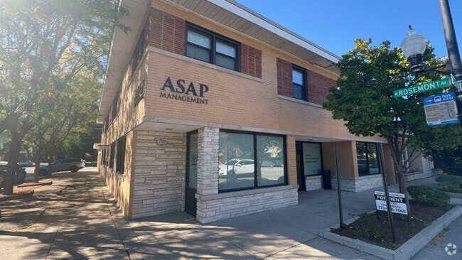 Building Photo - 6304 N Cicero Ave Unit 2 Rental