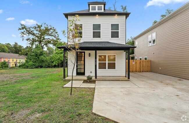 Building Photo - 2142 18th Ave N Rental
