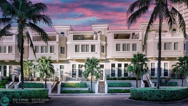 Photo - 3035 Riomar St