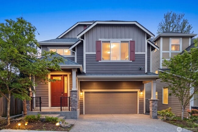 Building Photo - Modern Lynnwood Home with Flexible Bonus Space and Fenced Backyard