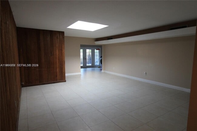 Photo - 6713 Kingsmoor Way