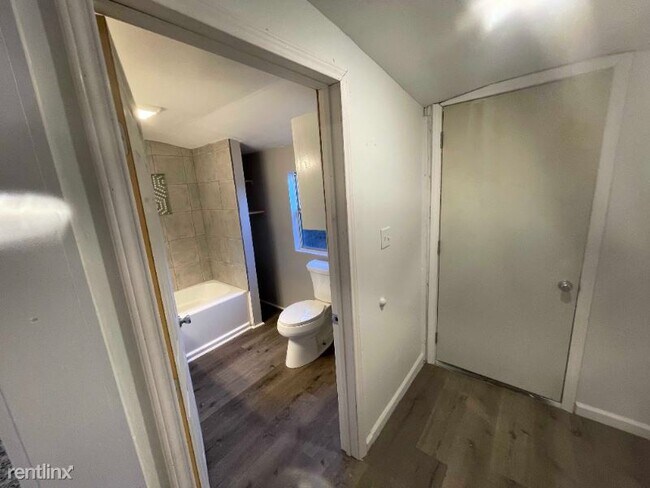 Photo - 1 br, 1 bath House - 1417 N Jones St