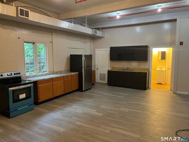 Photo - 464 Pratt St Ext Unit 105N