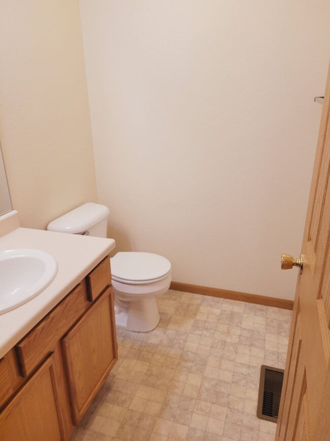 Photo - Bright & Convenient Townhouse Living!