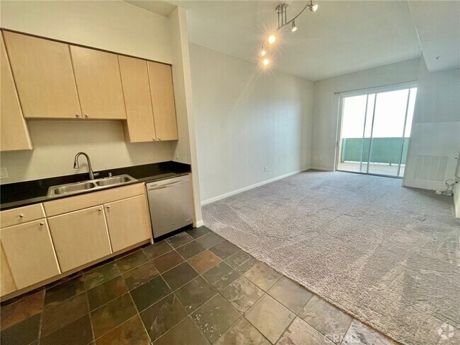 Building Photo - 488 E Ocean Blvd Rental
