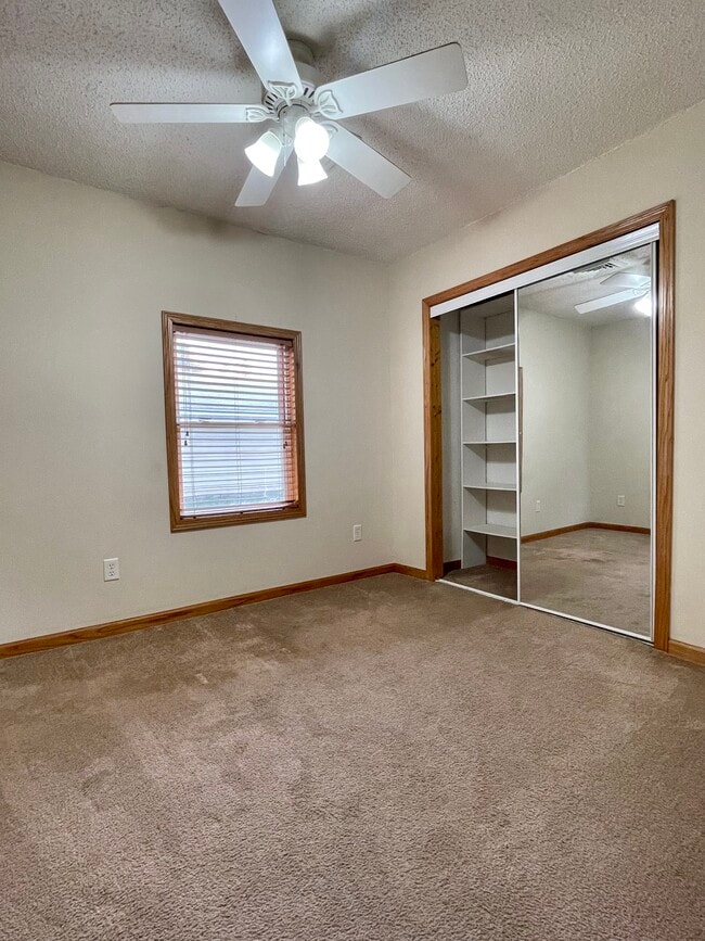 Photo - 105 7th St SW