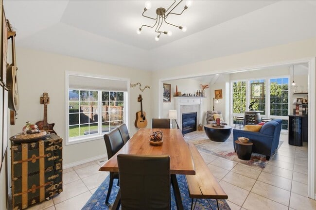 1235 NW Countryside Ct