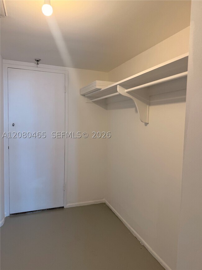 Building Photo - 900 Bay Dr E Unit 722