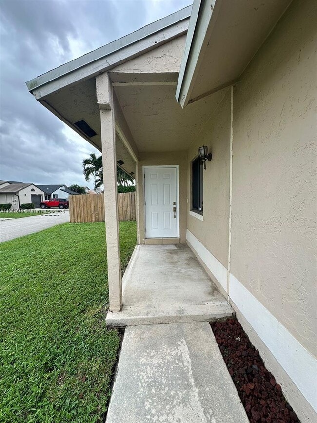Photo - 11000 SW 10th Ct