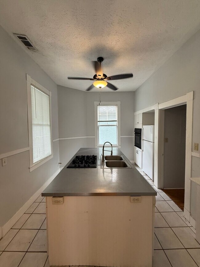 11-15 E 32nd St