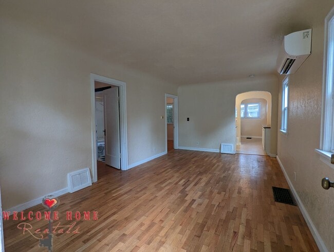 Photo - ADORABLE Olympia classic home with AIR CONDITIONING!!!