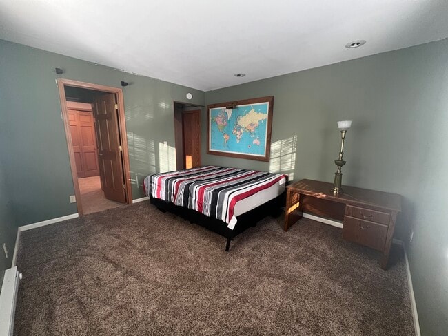 Photo - 4561 Island View Dr NE