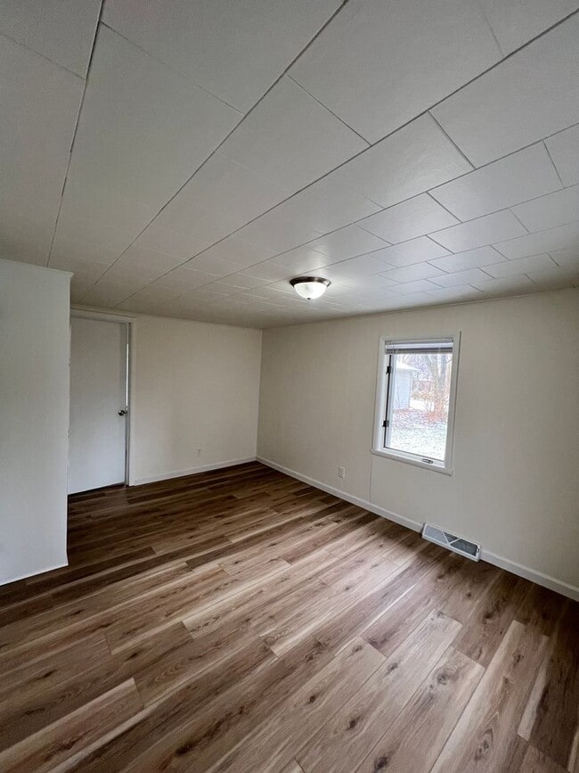 Building Photo - Beautiful 2 Bedroom 1.5 Bathroom Home