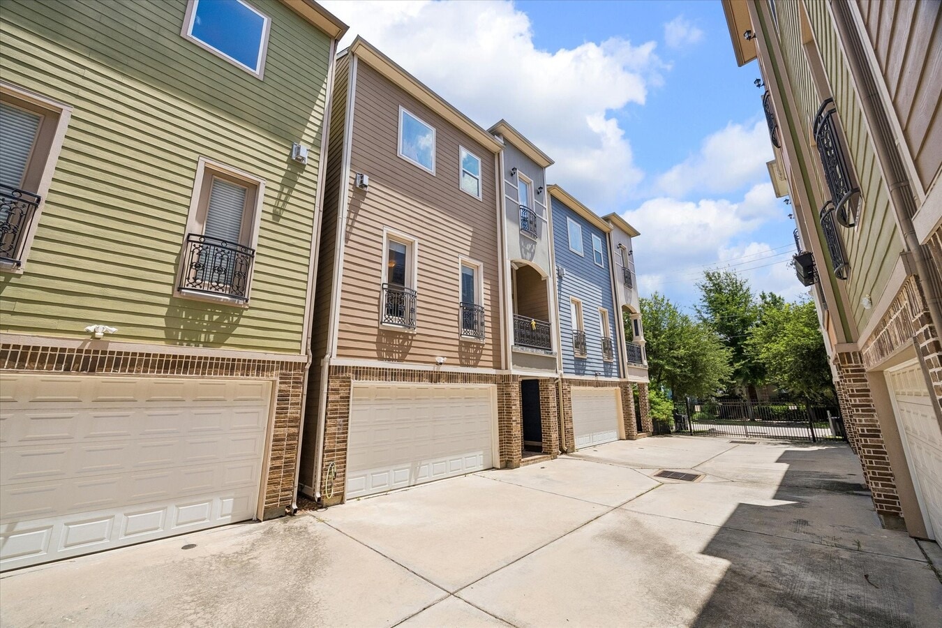 Photo - 609 Rutland St