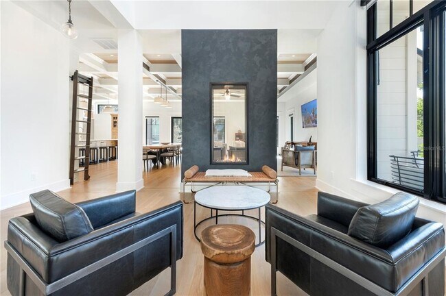 Photo - 319 W Frances Ave