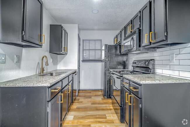 1BR, 1BA - 610SF - Kitchen