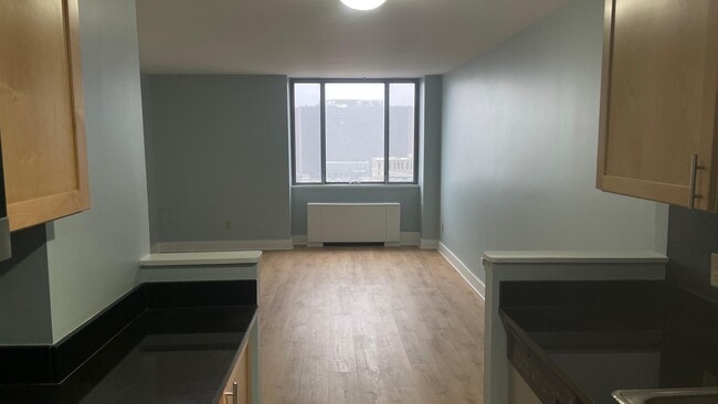 Building Photo - 600 E 8th St Unit TSP