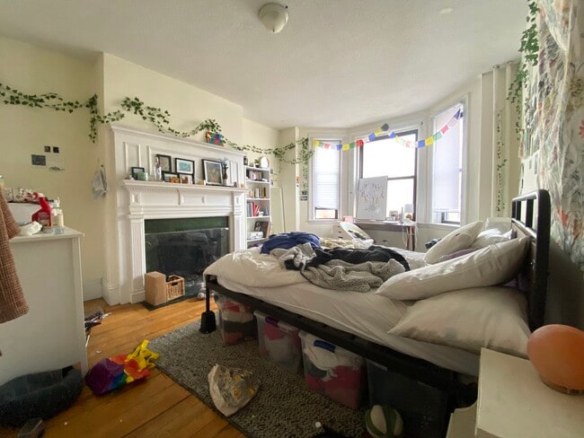 Building Photo - 12 Glenville Ave Unit 1