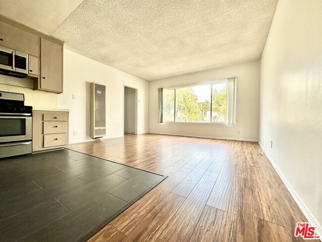 Building Photo - 127 Loma Vista St Unit 8