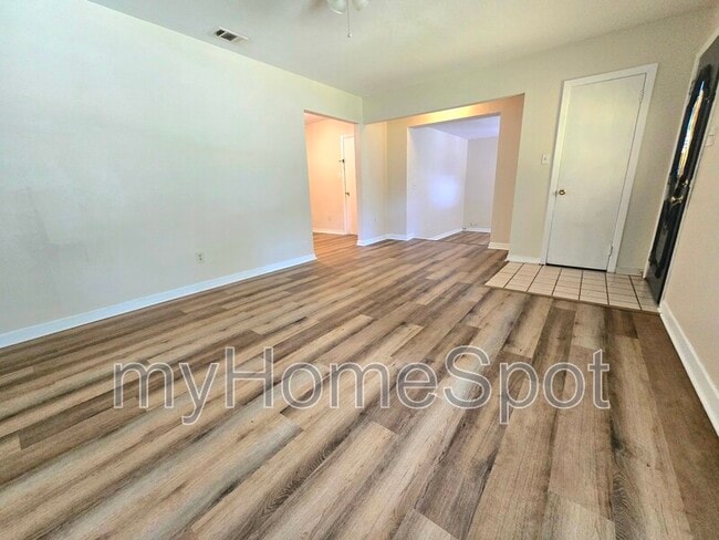 Photo - 909 Springbrook Ave