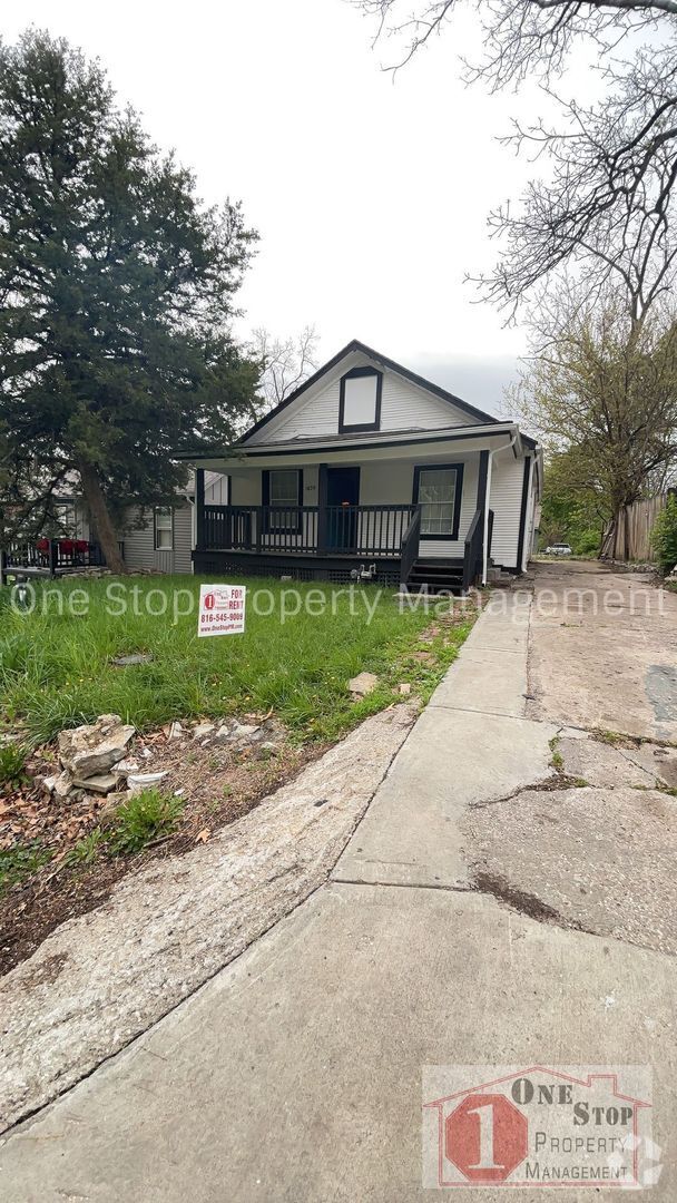 Building Photo - 2 Bedroom 1 Bathroom home in Kansas City!