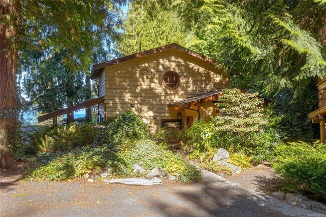 Photo - 235 Spearfish Rd