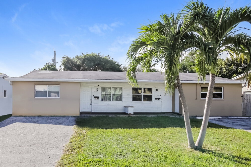 Photo - 225 SE 9th Ave