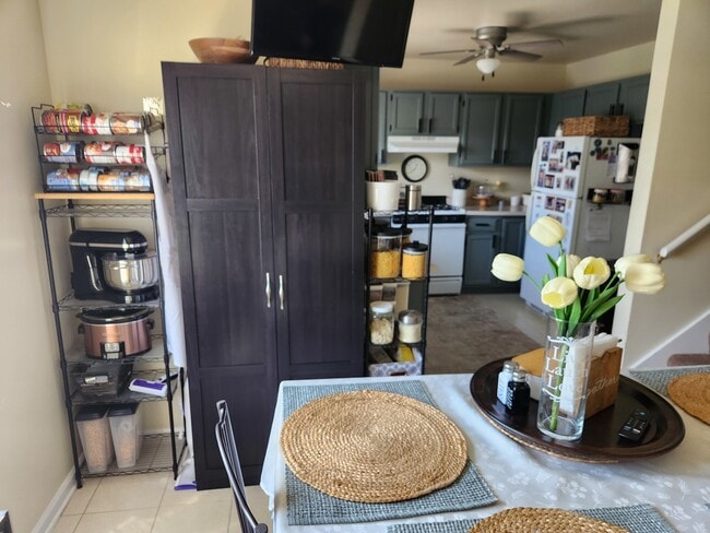 Photo - 100 Lesley Ln