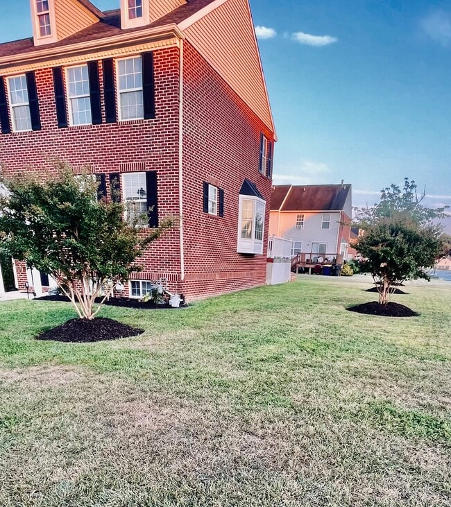 Building Photo - 2 Fair Wind Pl