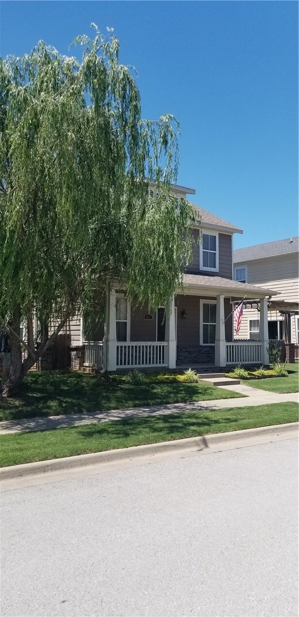 Photo - 631 N Longfellow Ln