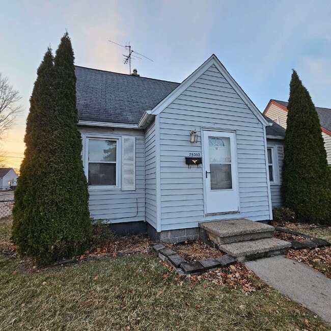 Building Photo - 2 Bedroom, 1 Bath Ranch with Good Sized Living Room, Laundry Room, Hard Wood Flooring, Deck.