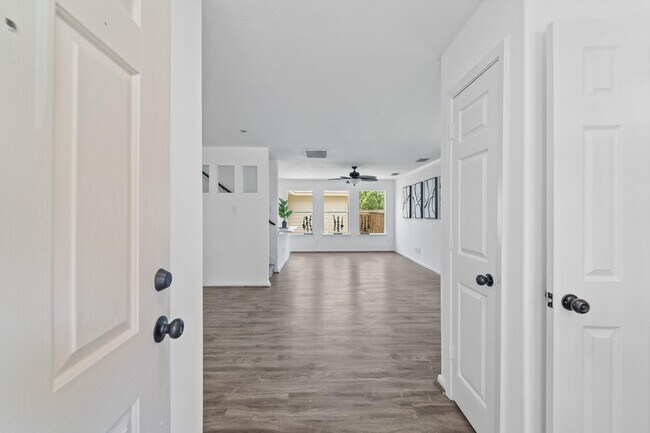 Building Photo - 6310 Mountain Pines Ln