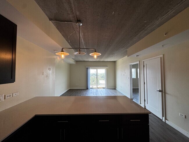 Photo - 1323 W Morse Ave Unit 608