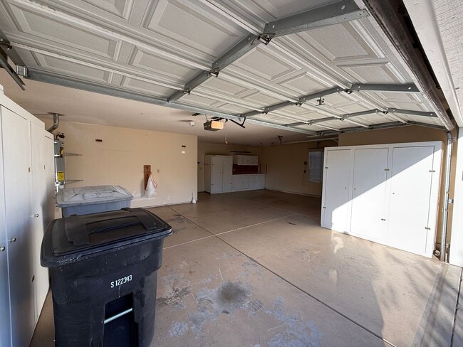 Photo - Single story with 3-car Garage!!