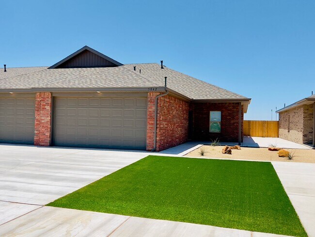 Photo - $500 Off First Month’s Rent – Sign by Sept...