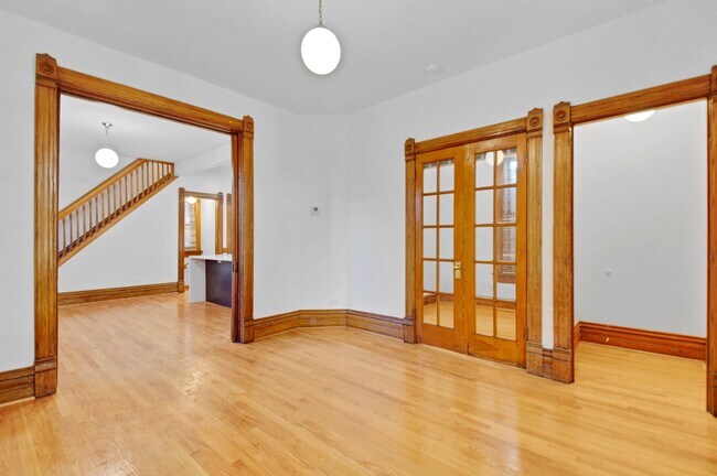 Photo - 859 W Fletcher St