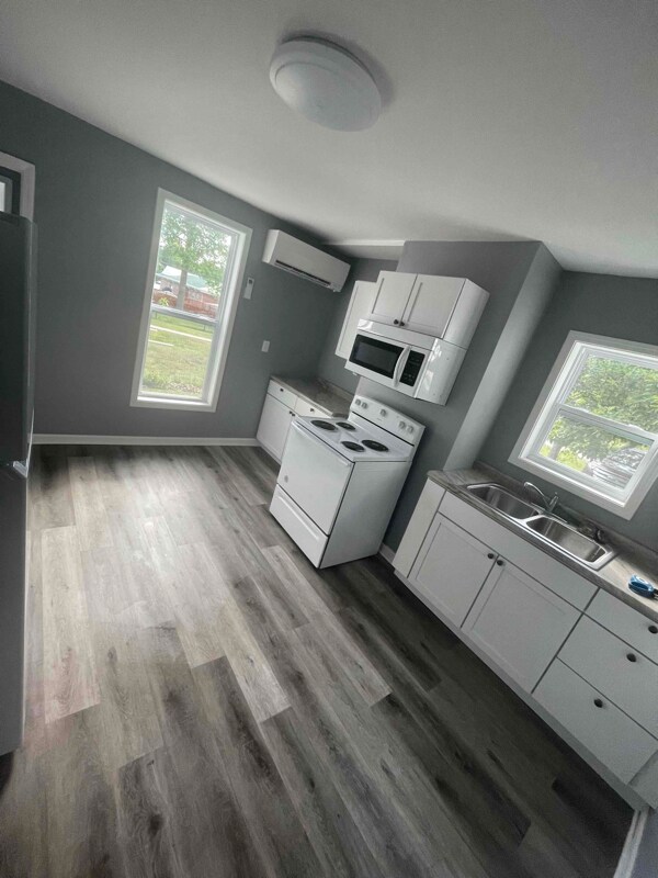 Photo - 406 W Morrison St