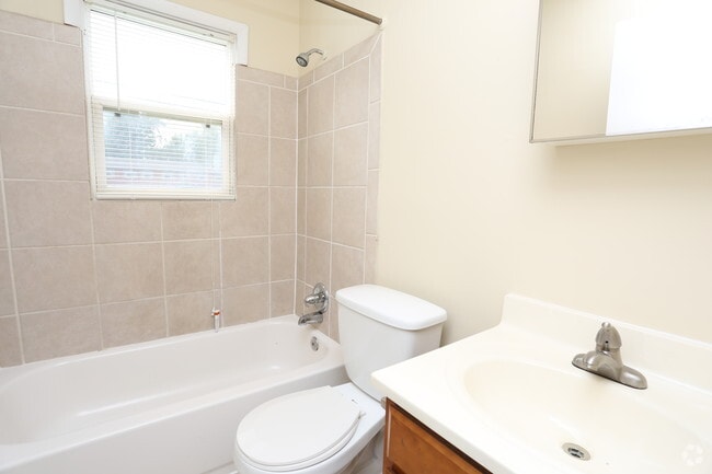 1BR, 1BA - 800 SF