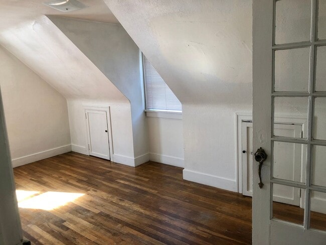 Building Photo - 527 Taylor Ave Unit 527 W Taylor Ave. - #1