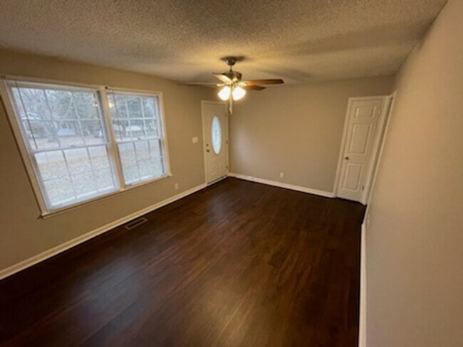 Photo - 3 Bedroom Home For Rent Near Post!