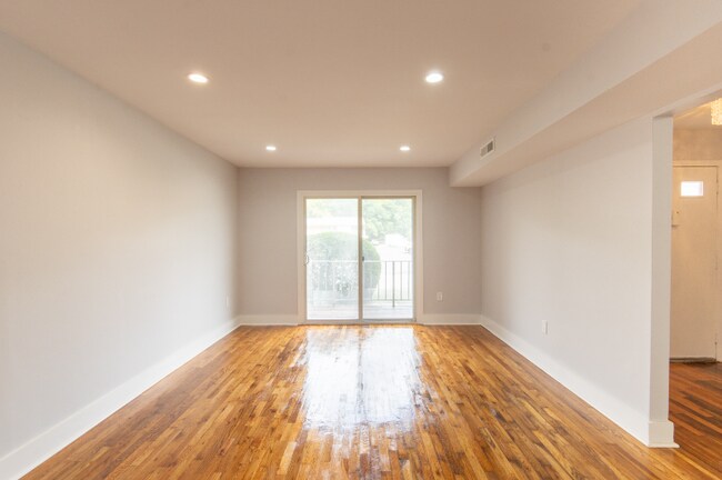 Photo - 1903 Country Ln Unidad 2207