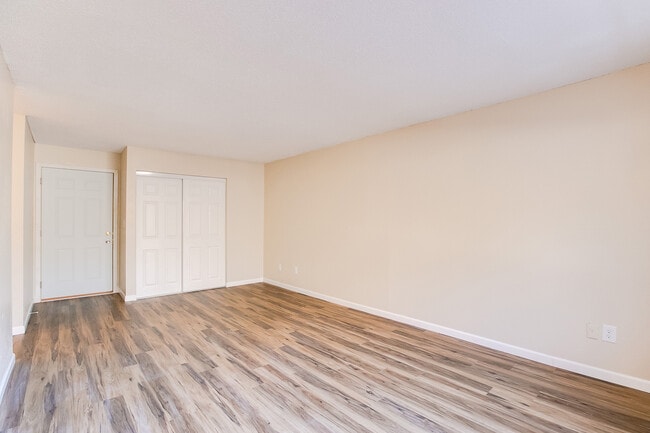 Photo - 1337 Arkwright St N Unit 202