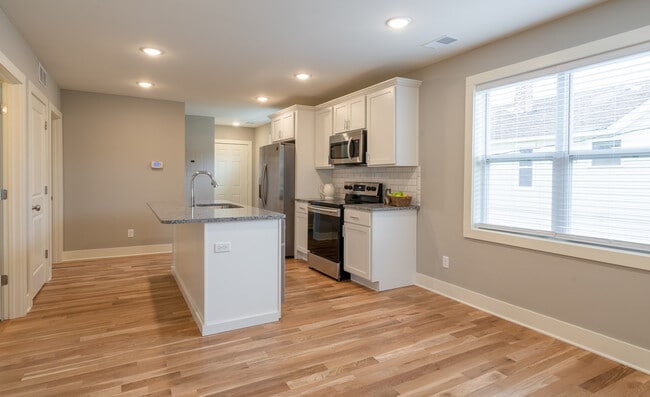 Building Photo - 635 3rd St NW Unit #2